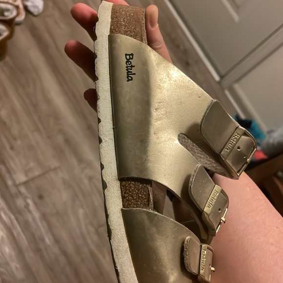 Too small - Picture 2 of 2